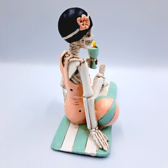Retro Beach Bunny Skeleton Statue - Picture 6 of 9